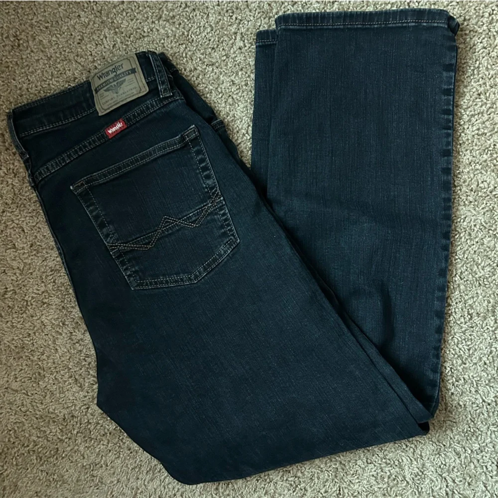 Men’s Wrangler Dark Denim Straight Fit Jeans Size 33x30 |C44 - Picture 12 of 12